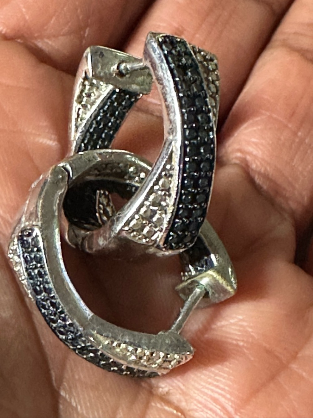 Vintage STS Karis brand huggie hoop earrings-black/white diamond cut design